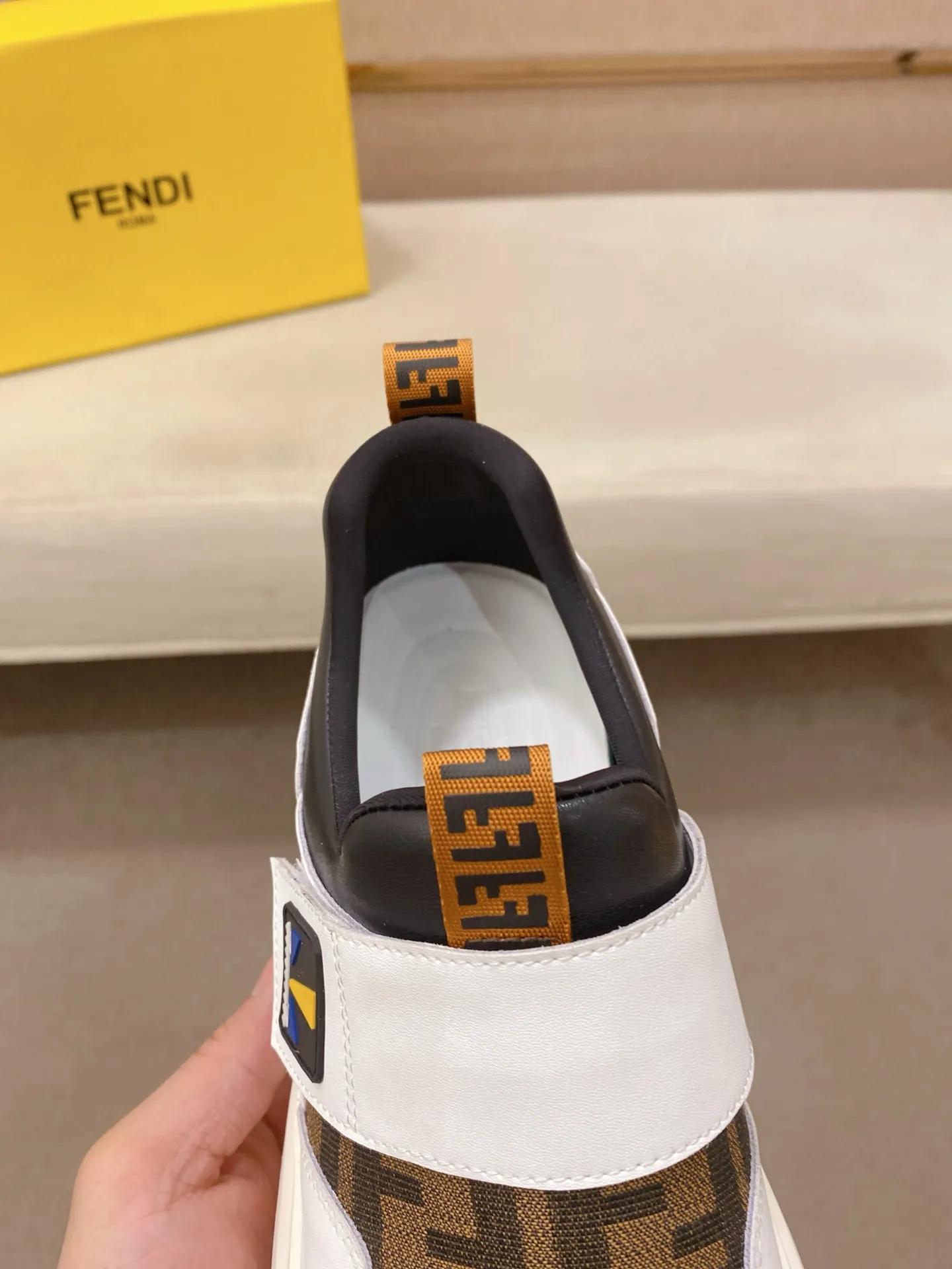 Men's shoes 💰 400💰 (fendi) New style 👊🏻 upper 🇮🇹 imported cowhide fabric 🇩🇪 lining imported sheepskin lining. The original outsole is molded to highlight the identity of every man, and the upper foot is elegant and stable🚶🏻🚶🏻The high-end custom counters reproduce the original version📯No matter the wind or rain, the shoe last remains unchanged and can withstand the verification of time🔍️,🔵 Size: 38-44